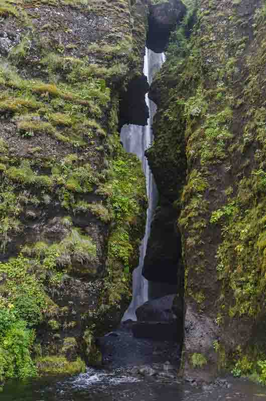 Islandia 092 - catarata de Gljufrabui.jpg